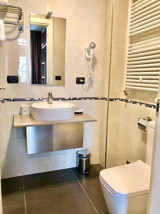 Hotel Folen Mailand 3*,