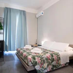 O Magenta Baylon , Roma İtalya