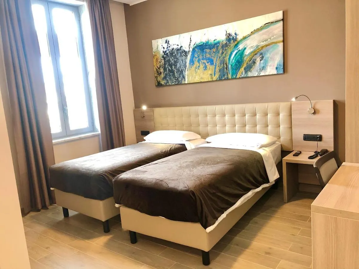 ***  Hotel Folen Milão Itália